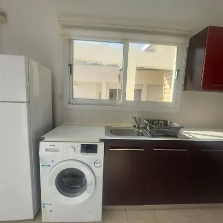 1 Bedroom Lux לרנקה